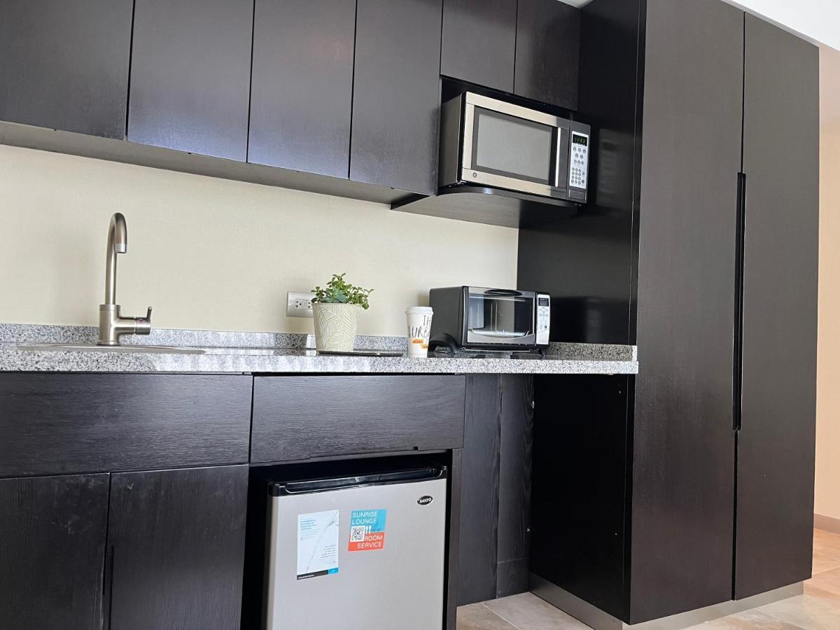 Stadia Suites Mexico City Santa Fe Buitenkant foto A typical kitchen in a hotel room