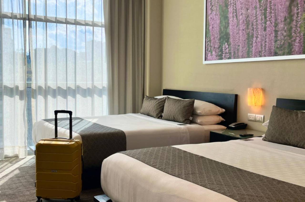 Stadia Suites Mexico City Santa Fe Buitenkant foto A room at the hotel