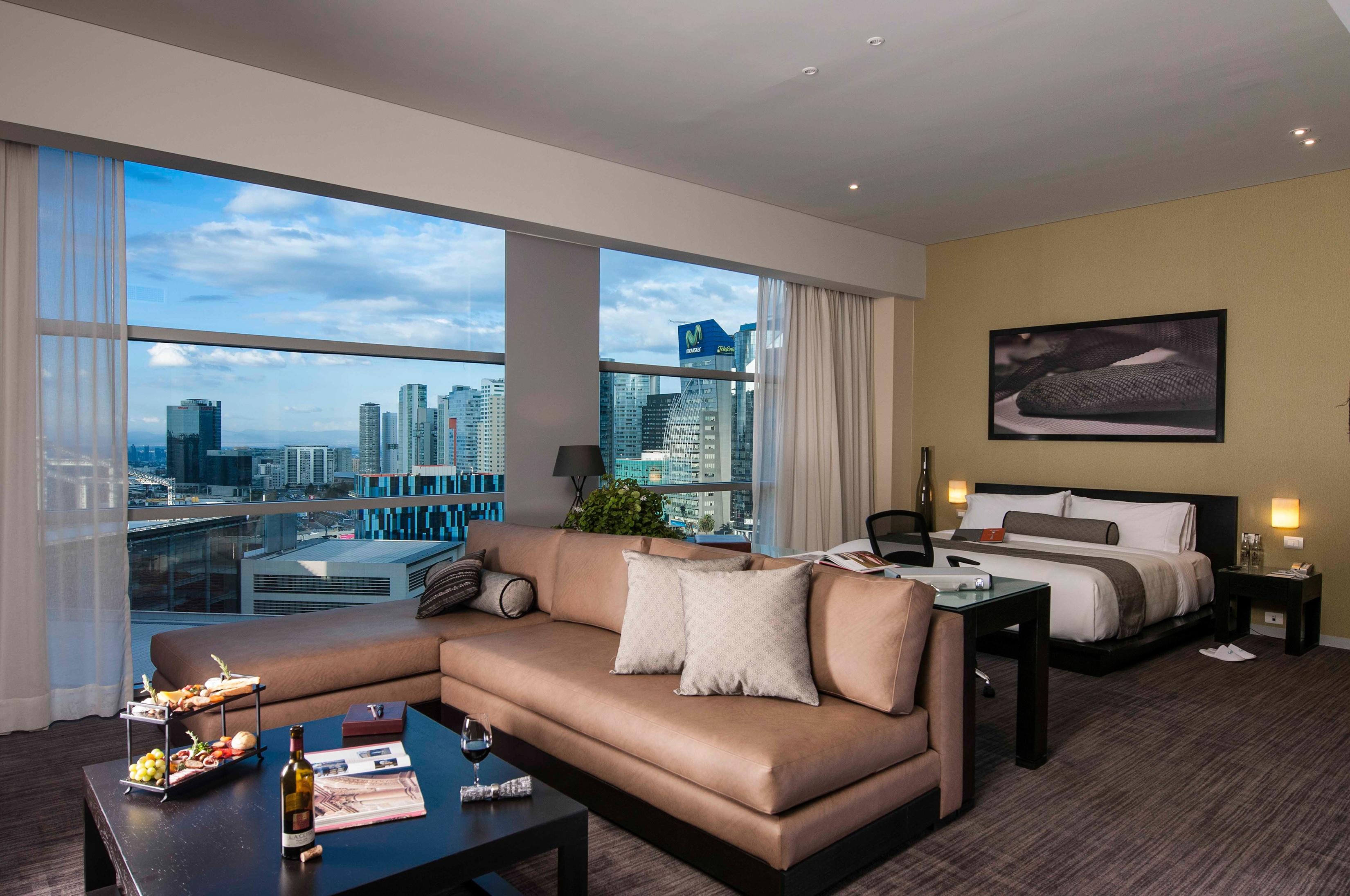 Stadia Suites Mexico City Santa Fe Buitenkant foto A suite at the Hilton San Diego Bayfront